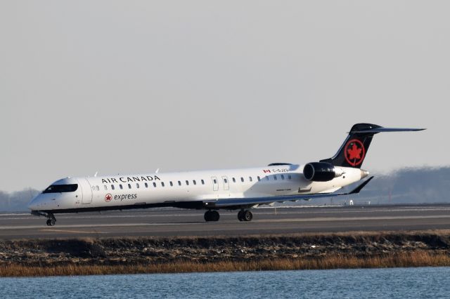 Canadair Regional Jet CRJ-900 (C-GJZS)