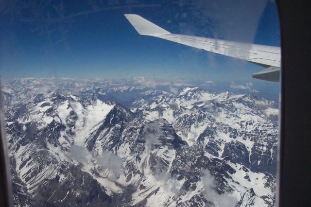 — — - Crossing the Andes from Buenos Aires (Ezeiza airport) to Santiago (Arturo Merino Benítez airport.)