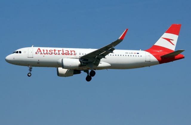 Airbus A320 (OE-LZE)