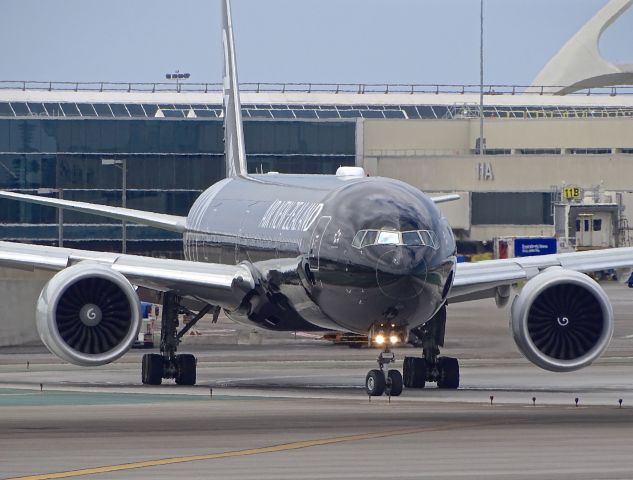 BOEING 777-300 (ZK-OKQ)