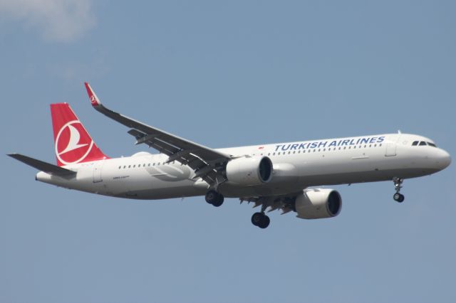 Airbus A321neo (TC-LTB)