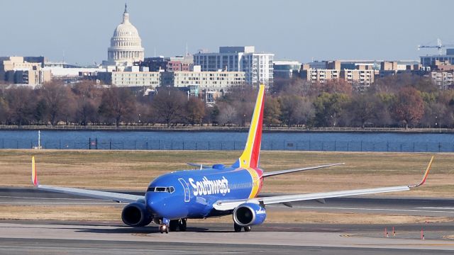 Boeing 737-700 (N7733B)