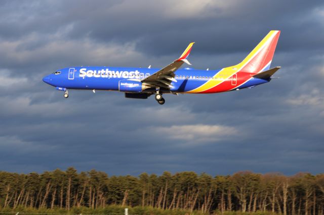 Boeing 737-800 (N8508W) - Arriving from MHT as WN2360