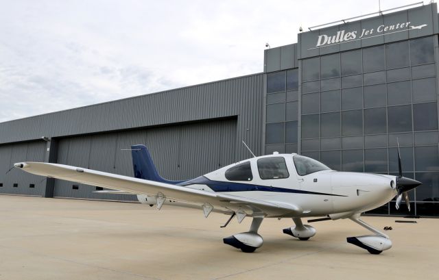 Cirrus SR-20 (N204RM) - Getting ready to take off with some friends for the night