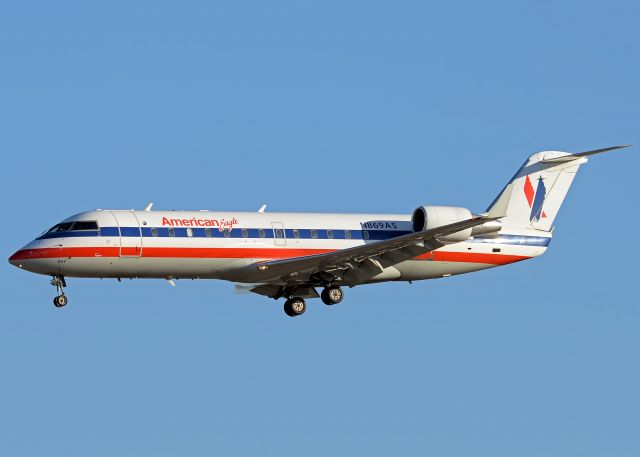 Canadair Regional Jet CRJ-200 (N869AS)