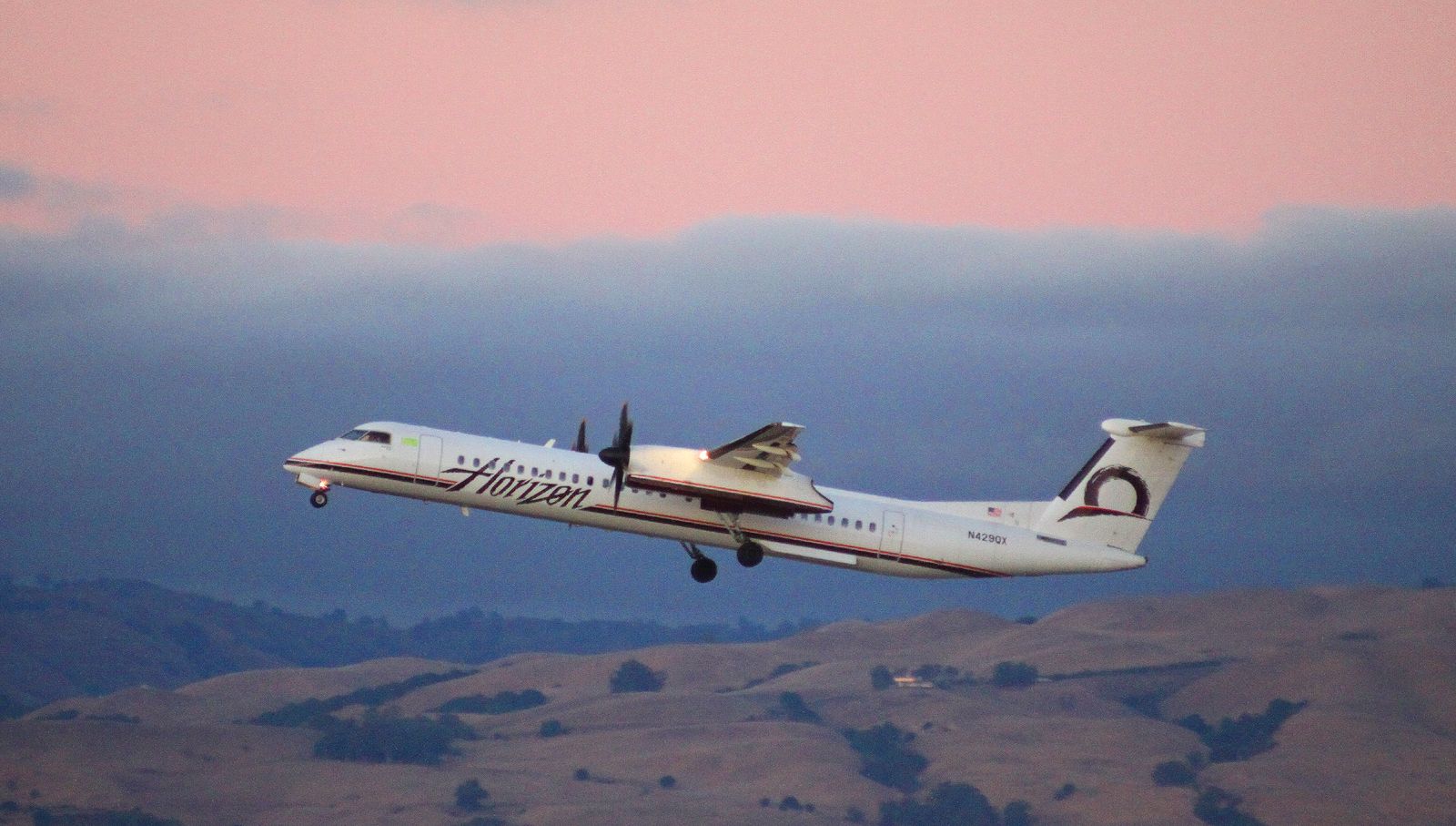 de Havilland Dash 8-400 (N429QX) - Take Off 30R