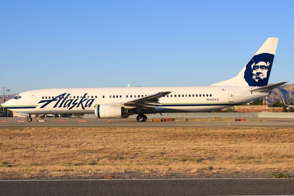 Boeing 737-900 (N305AS)