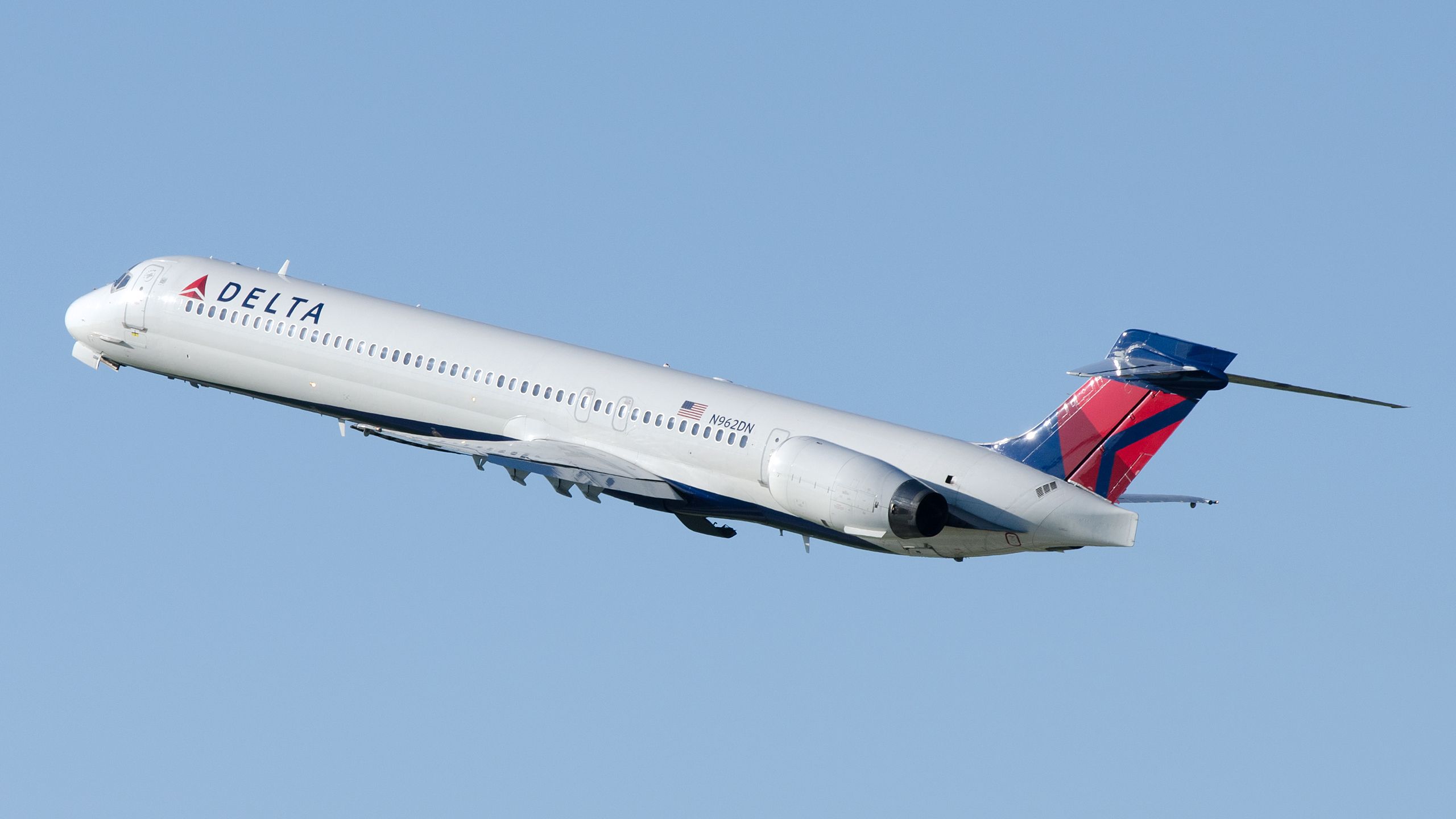 McDonnell Douglas MD-90 (N962DN) - Departure from runway 30L heading to KPHX May 23 2013