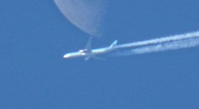 BOEING 777-300 — - A second Korean Airlines in front of the moon in the span of an hour.  
