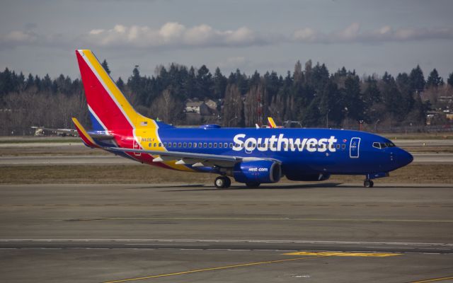 Boeing 737-700 (N421LV)