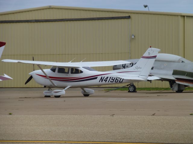 Cessna Skylane (N4196D)