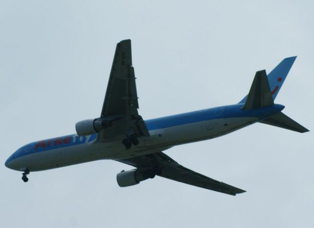 BOEING 767-300 (PH-AHQ) - ArkeFly arriving from Amsterdam