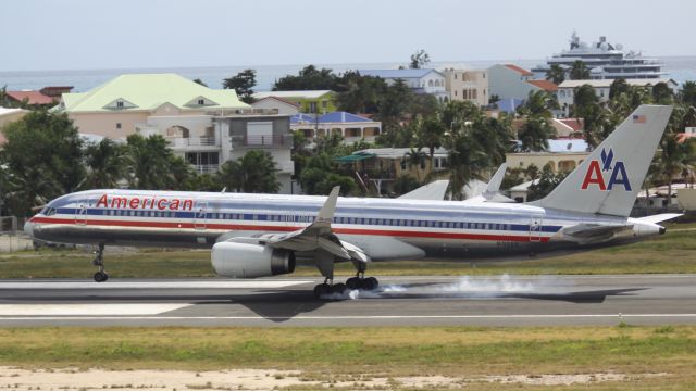 Boeing 757-200 (N199AN)