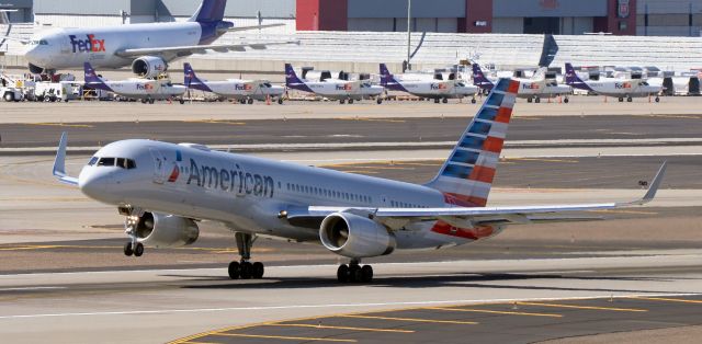 Boeing 757-200 (N201UU) - phoenix sky harbor international airport 07MAR20