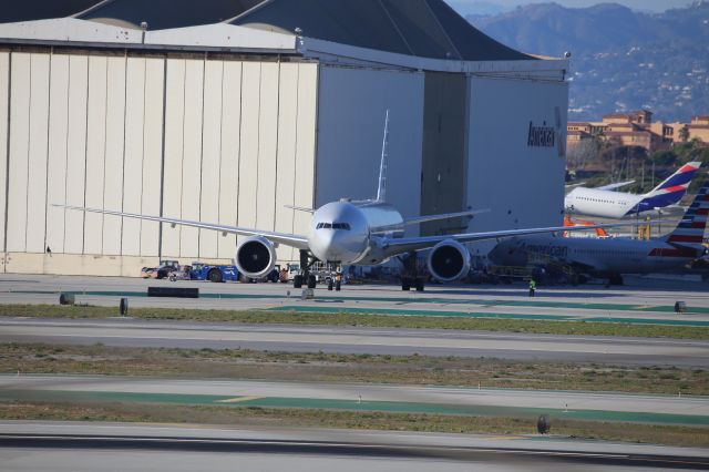 BOEING 777-300ER (N731AN)