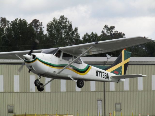 Cessna Skyhawk (N773BA) - Taking off RWY 24