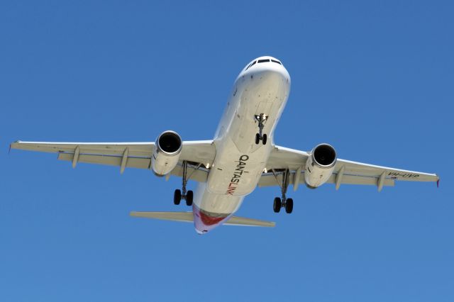 Airbus A320 (VH-UVP) - Airbus A320-200 cn 2604. QantasLink  VH-UVP final runway 06 YPPH from Port Hedland 29 January 2021