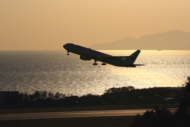 BOEING 767-300 (JA656J) - hakodate airport hokkaido japan br /14.november.2016