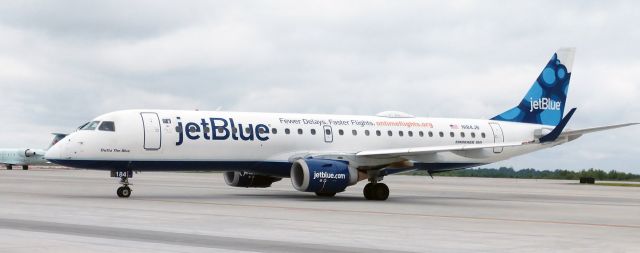 Embraer ERJ-190 (N184JB) - Jetblue taxing out to Bostonbr /br /8/11/18