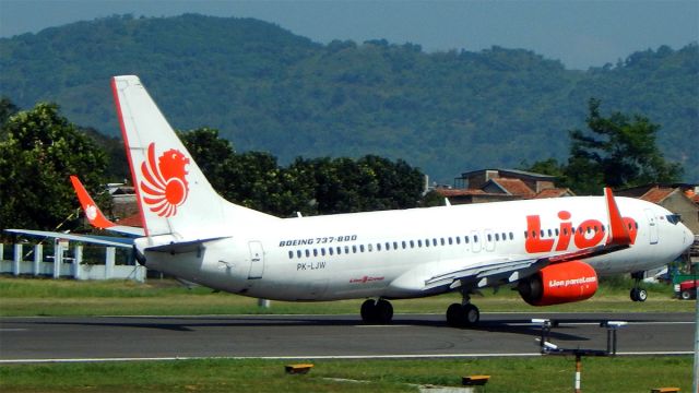 Boeing 737-800 (PK-LJW) - Lima Juliet Whiskey. I am very surprised when I saw PK-LJW rotate near threshold runway 11.