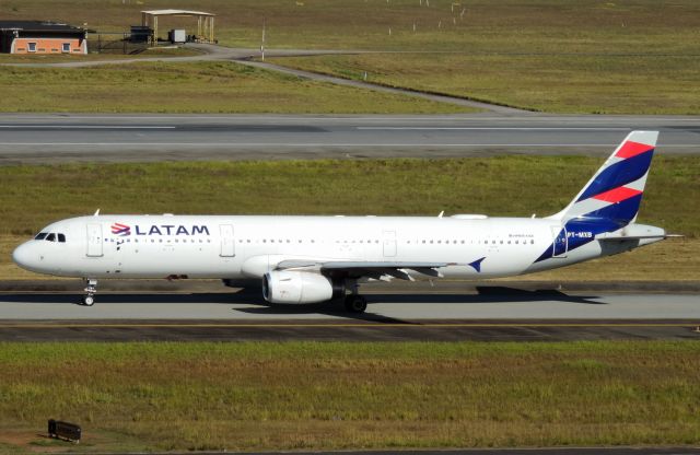 Airbus A321 (PT-MXB)