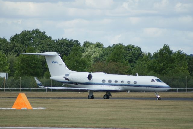 Gulfstream Aerospace Gulfstream IV (N5NG) - Taxing out at Farnborough 2010