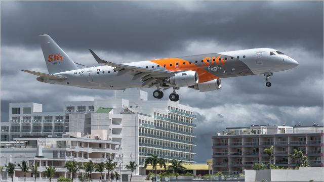 Embraer ERJ-190 (P4-KCK)