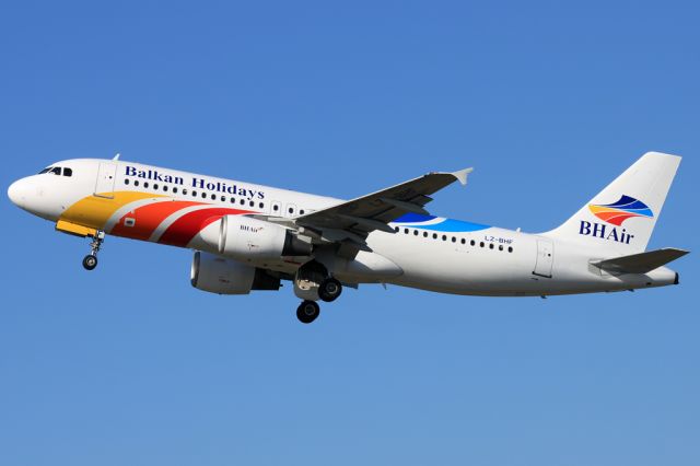 Airbus A320 (LZ-BHF)