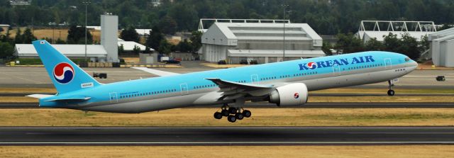 BOEING 777-300 (HL7783) - Freshly painted Korean Air Boeing 777-300ER Leaving for Portland International Airport for Paine Field. Temp Boeing tag N5020K