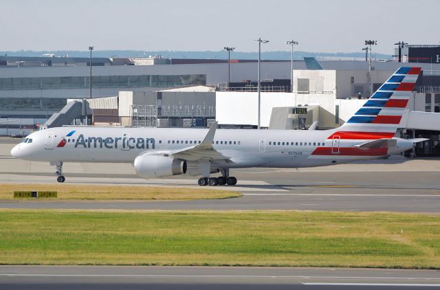 Boeing 757-200 (N205UW)