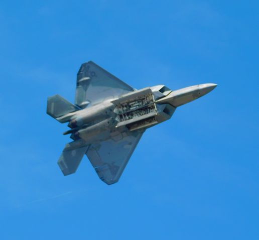 Lockheed F-22 Raptor —