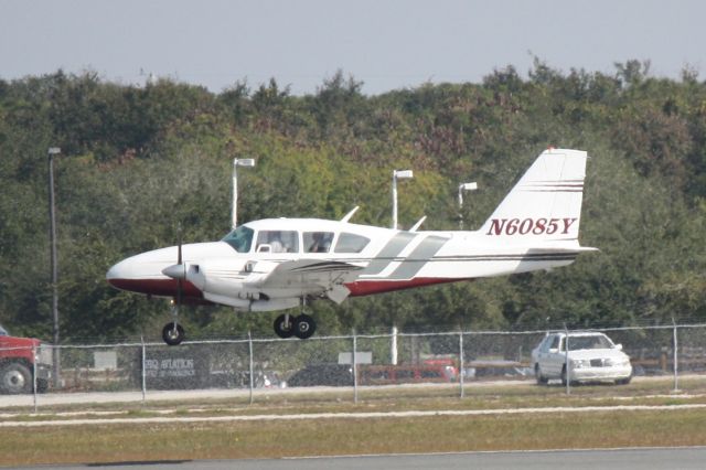 Piper Apache (N6085Y)