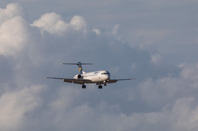 Fokker 100 (VH-UQN)
