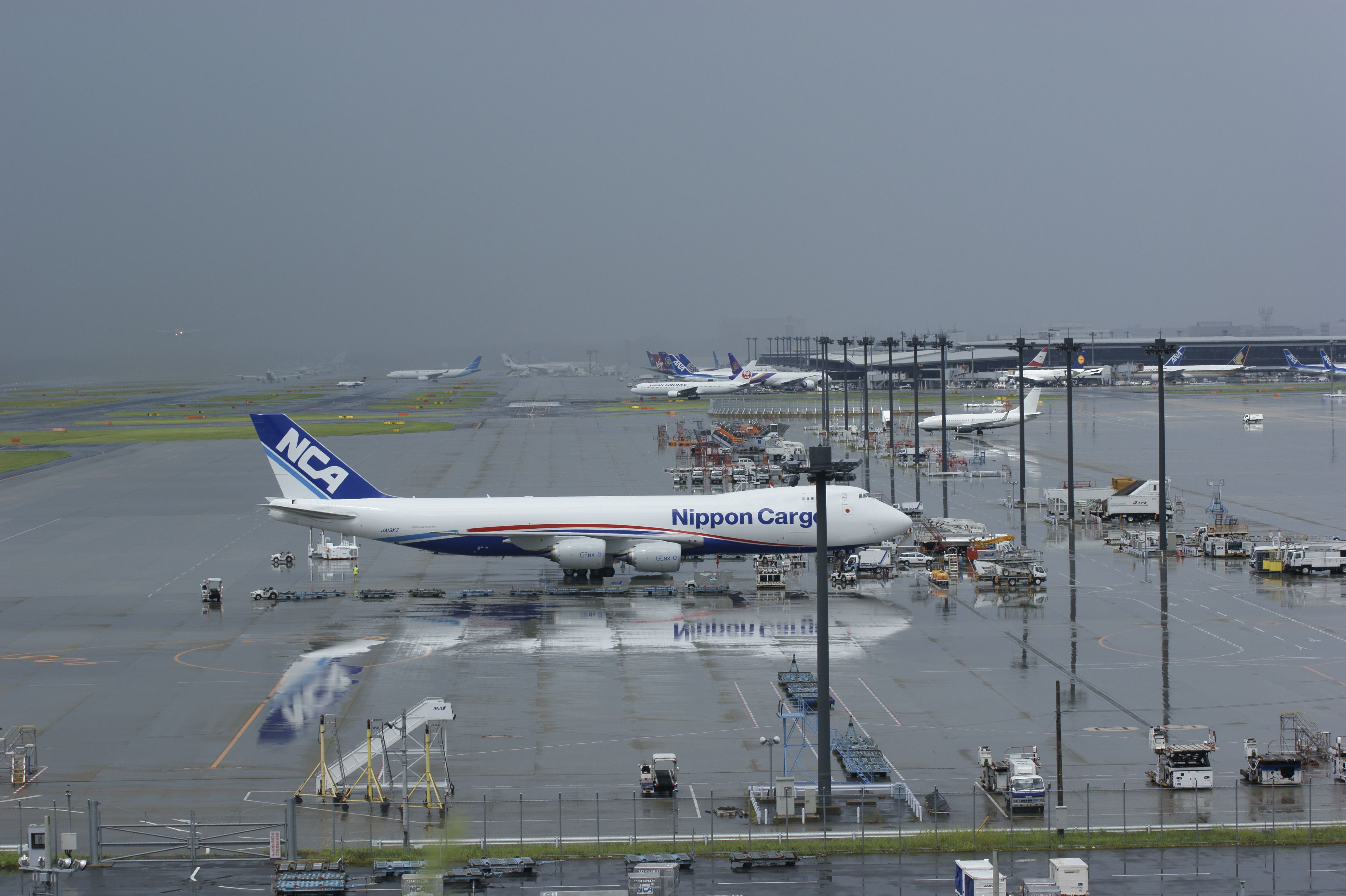 BOEING 747-8 (JA13KZ)