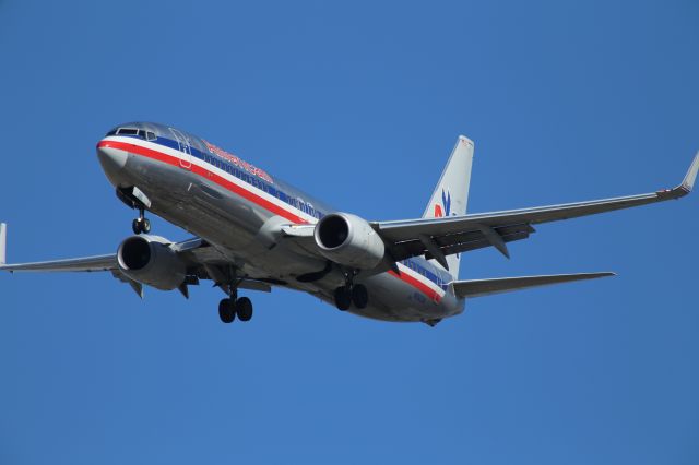 Boeing 737-800 (N982AN)