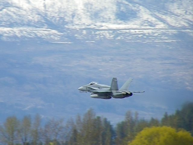 N788 — - Multiple passes at Kelowna Airport