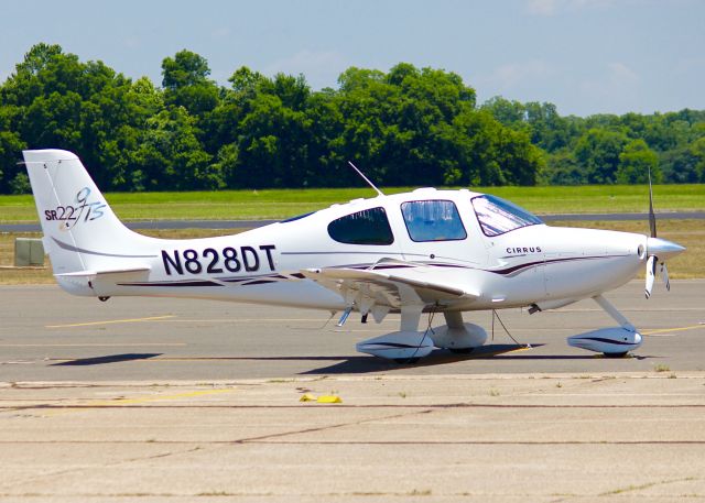 Cirrus SR-22 (N828DT) - At Downtown Shreveport.