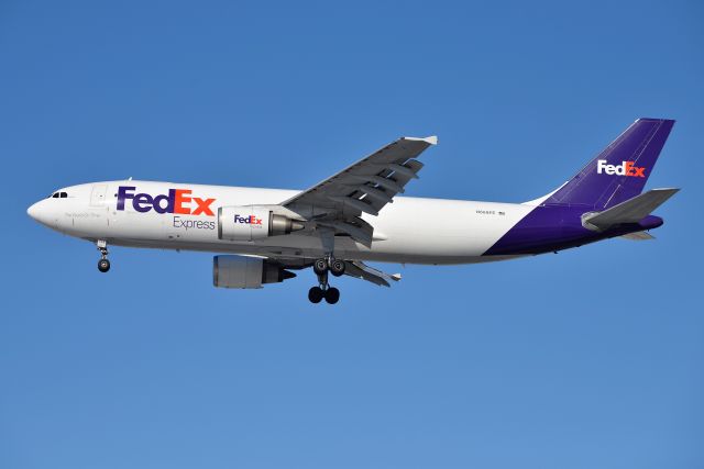 Airbus A300F4-600 (N668FE) - 23-L on 02-03-21