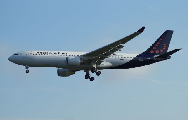 Airbus A330-200 (OO-SFU)