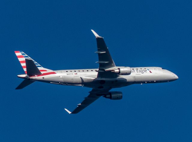 Embraer ERJ 175 (N411YX)