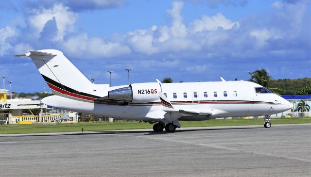 Canadair Challenger (N216QS)