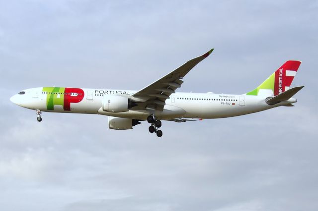 Airbus A330-900 (CS-TUJ)