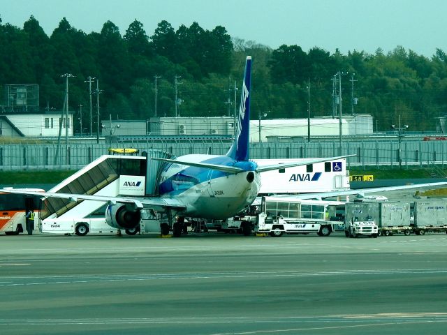 Boeing 737-500 (JA358K) - AKX2144 FUK-NRT