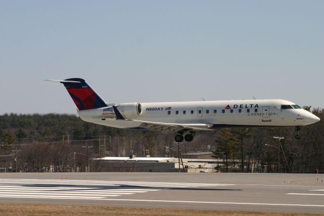 Canadair Regional Jet CRJ-200 (N800AY)