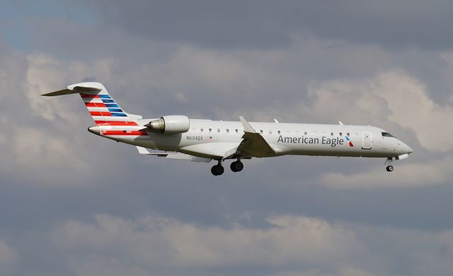 Canadair Regional Jet CRJ-700 (N604QX)