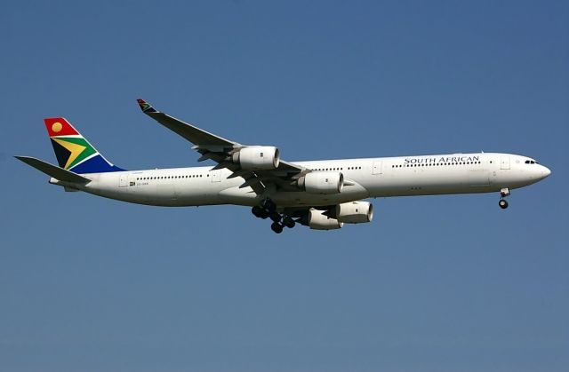 Airbus A340-600 (ZS-SNB)