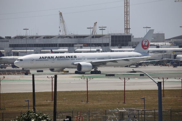 BOEING 777-300ER (JA739J)