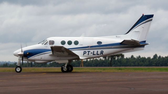 Beechcraft King Air 90 (PT-LLR)