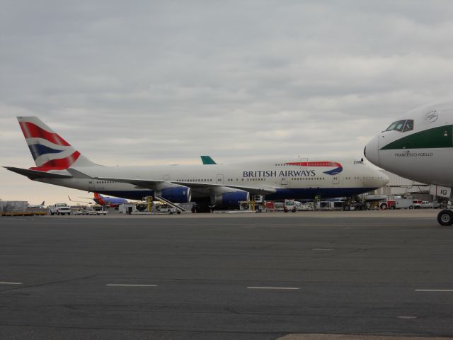 Boeing 747-400 (G-CIVD) - Forever The Queen