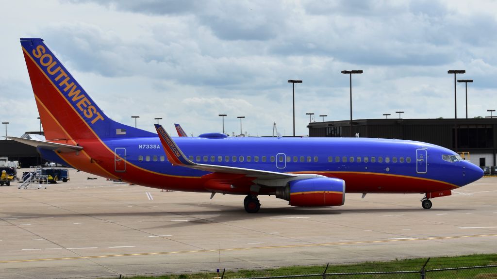 Boeing 737-700 (N733SA)